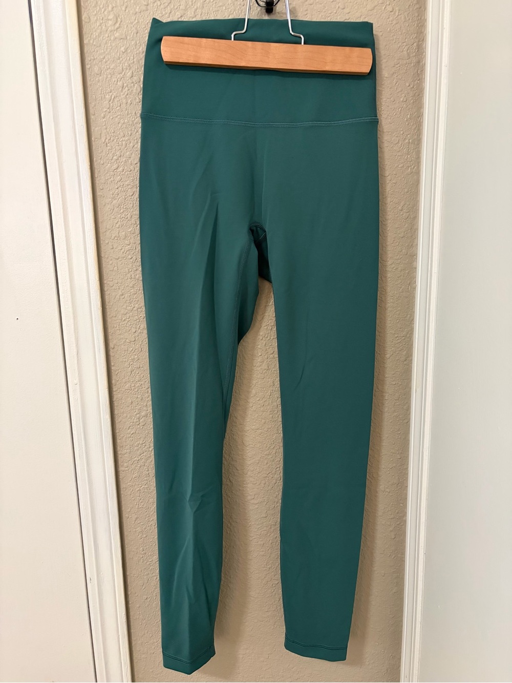 lululemon athletica Wunder train leggings size 4, 25” inseam